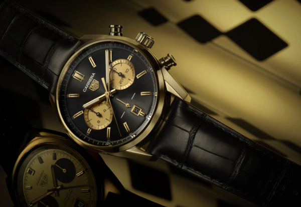 Chronograph dengan tampilan emas kuning